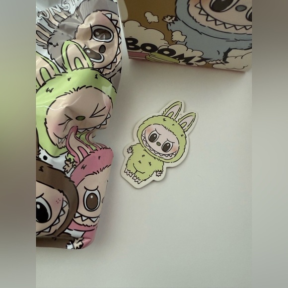 Nwt  100% authentic Labubu Green grape Exciting macaron Pop Mart - Picture 3 of 8